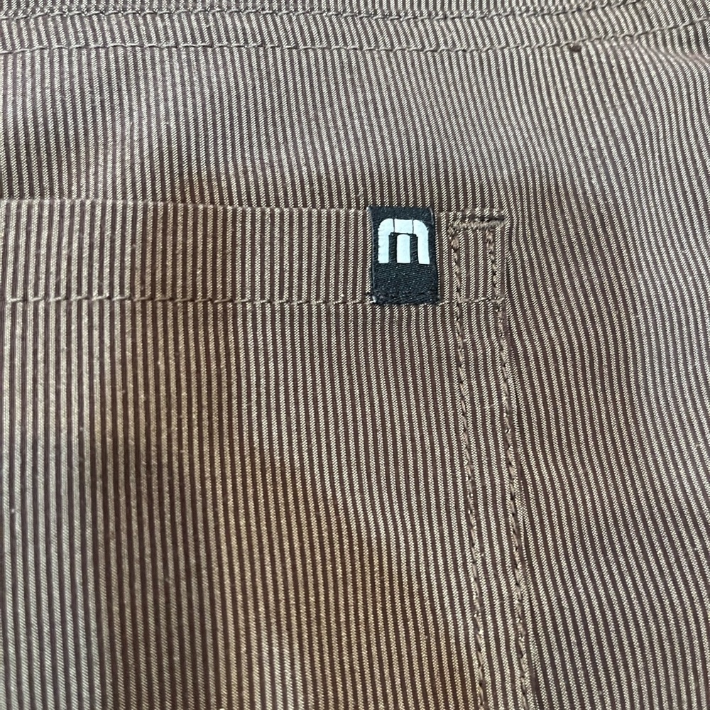 Men’s Size 36 Travis Mathew brown shorts.  Only worn a few times.